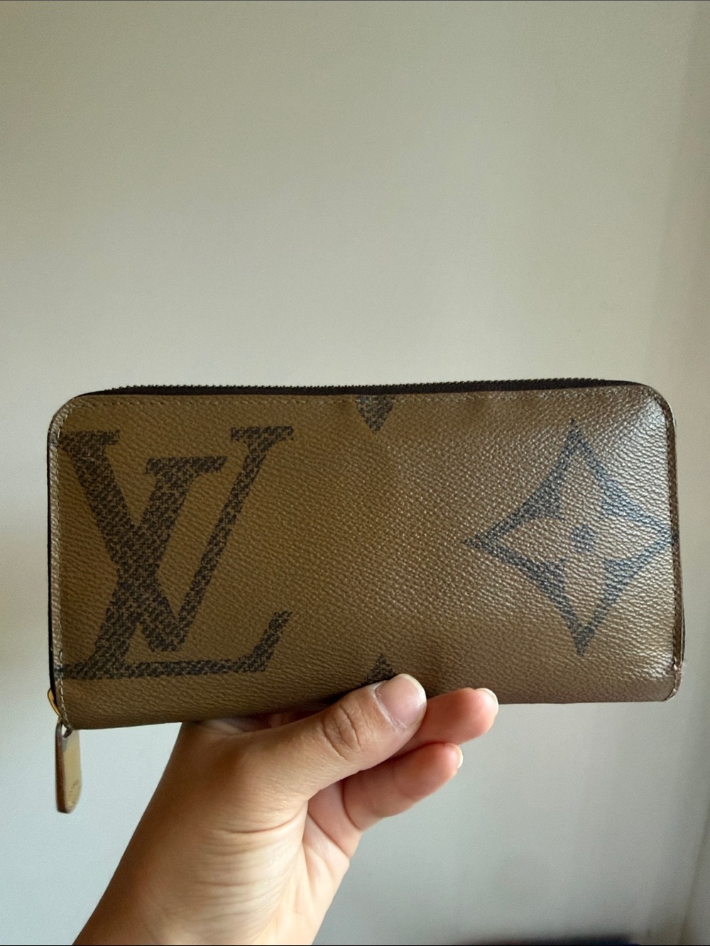 LOUIS VUITTON Giant Monogram Reverse Zippy Wallet